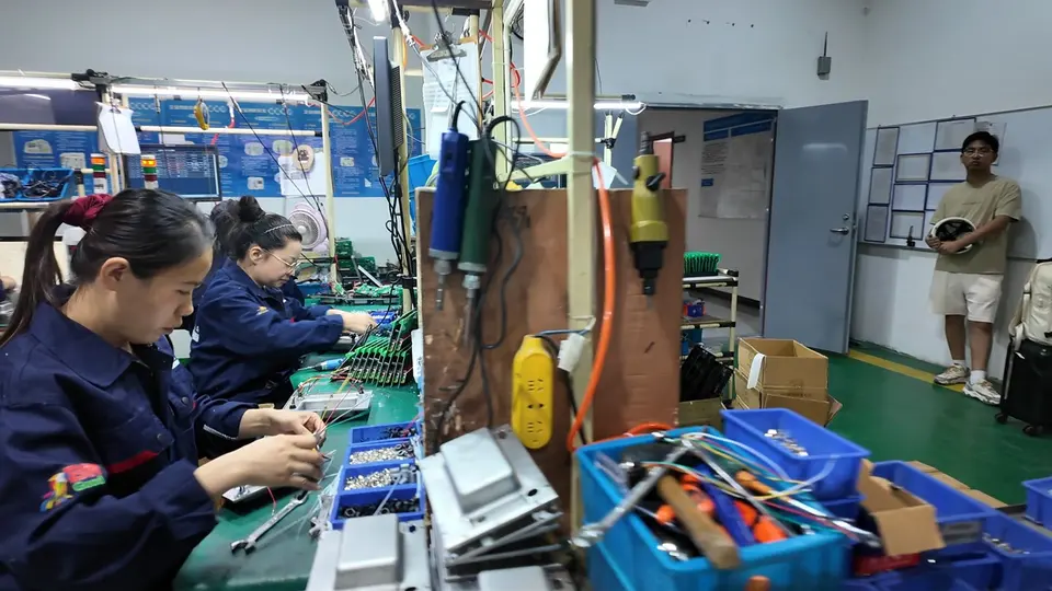 Postos de montagem de eletrônicos