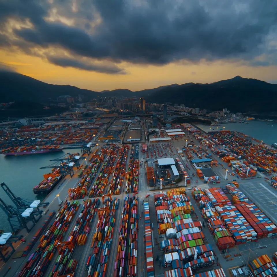 Vista de contêineres no Porto de Ningbo